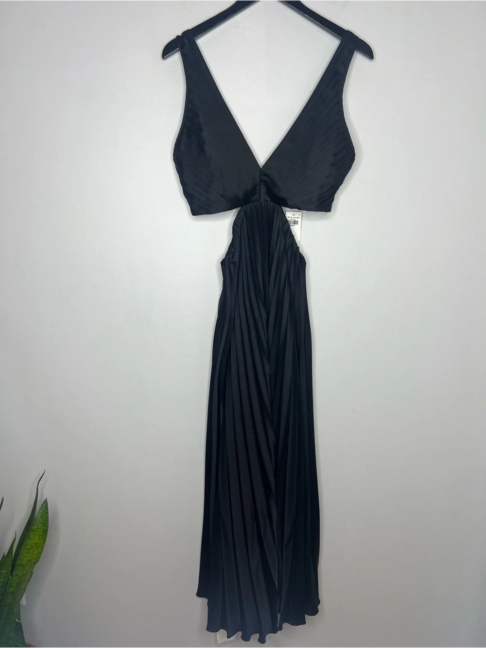 NWT Abercrombie Black Pleated Cut Out Maxi Dress Plunge V Neck Sleeveless Medium
